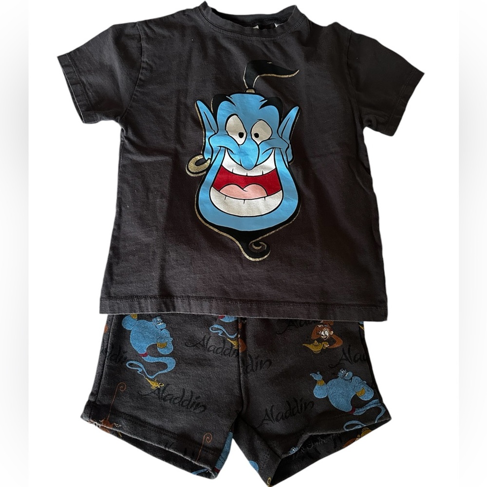 ZARA ALADDIN TSHIRT AND SHORT SET 
Size 4-5
Gently used